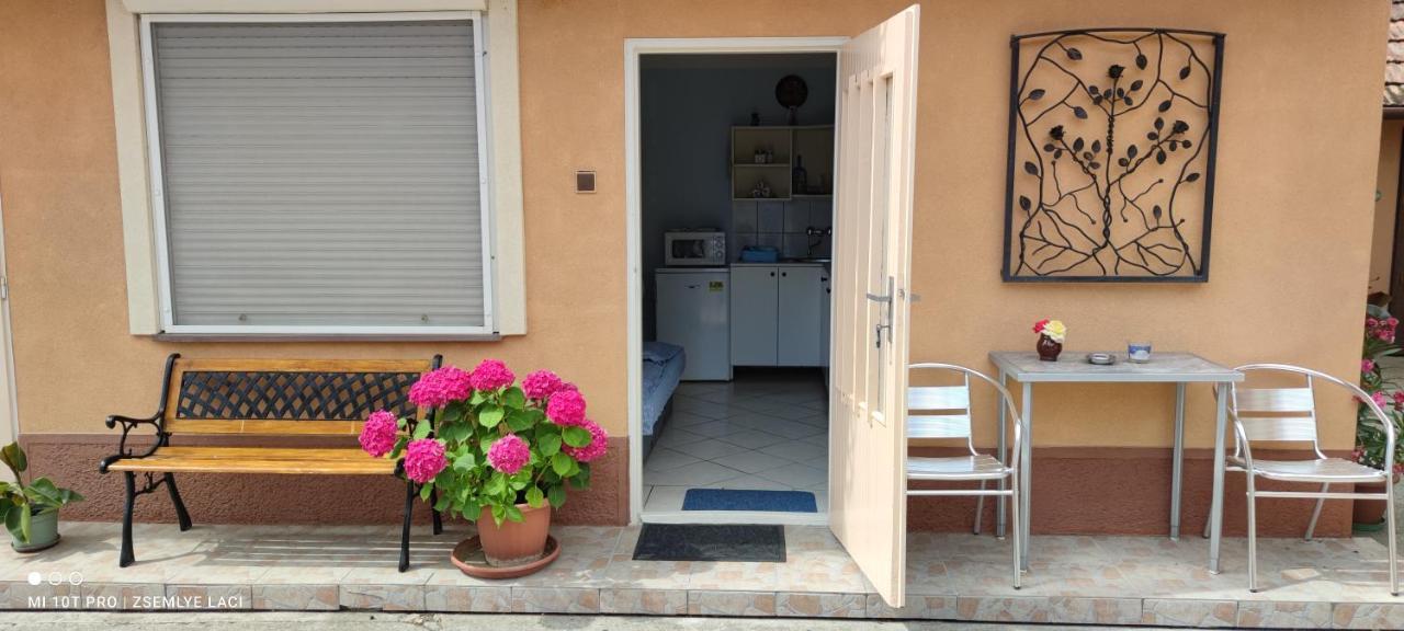 Ferienwohnung Hodosi Apartman Veľký Meder Exterior foto